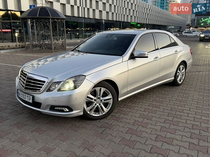 Mercedes-Benz-9