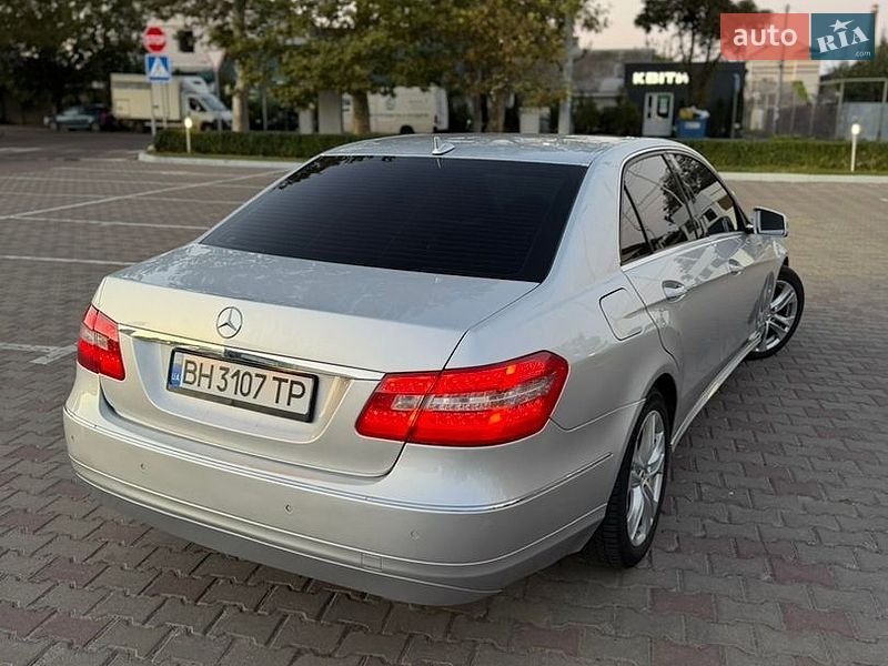 Mercedes-Benz-8