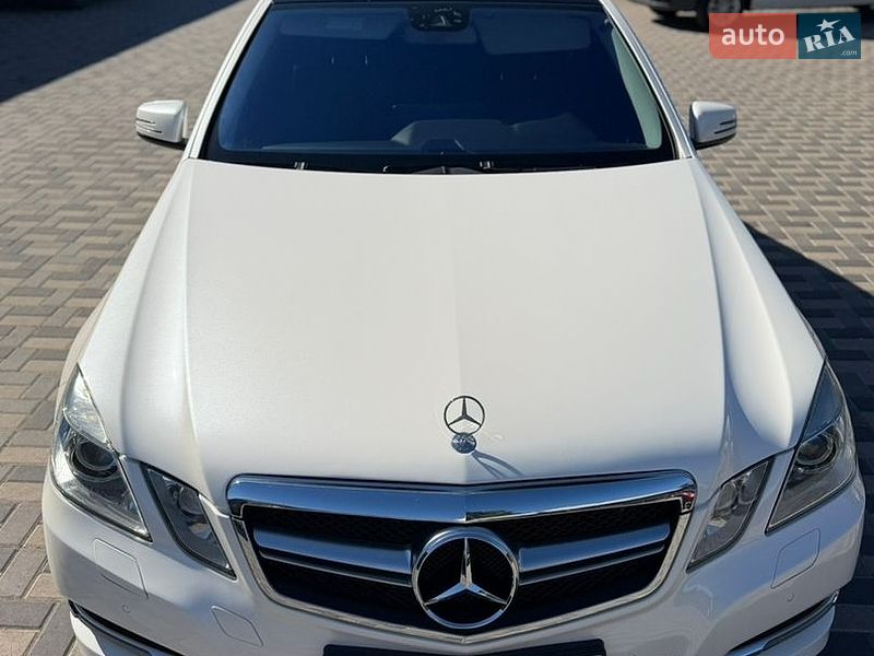 Mercedes-Benz-0