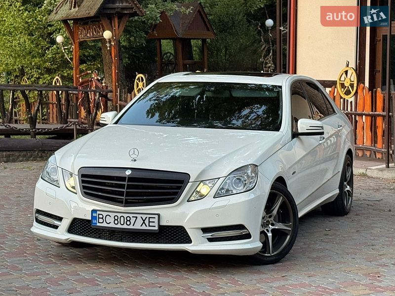 Mercedes-Benz-11