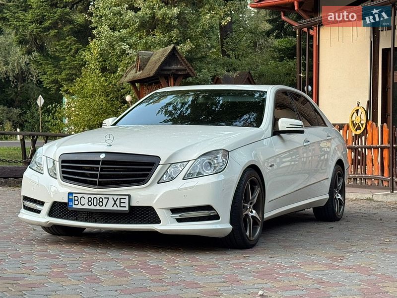 Mercedes-Benz-12