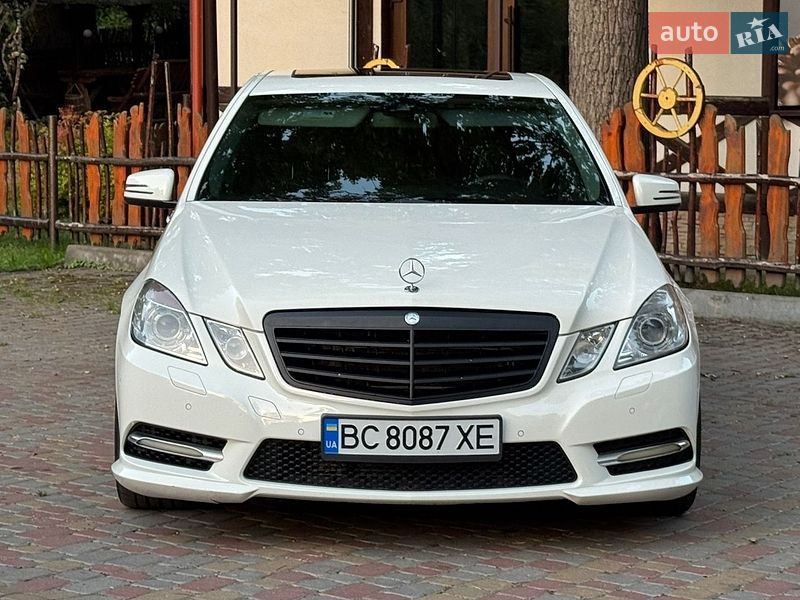 Mercedes-Benz-25