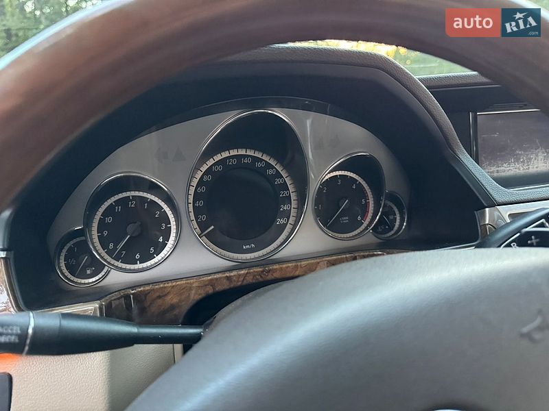 Mercedes-Benz-49