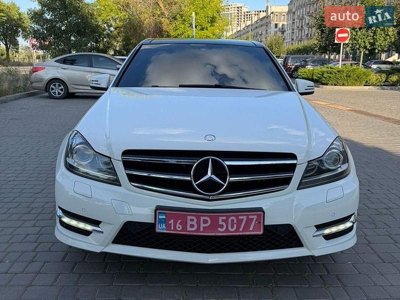 Mercedes-Benz-0