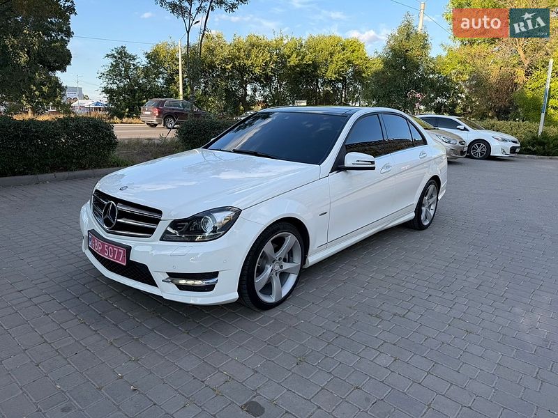 Mercedes-Benz-16