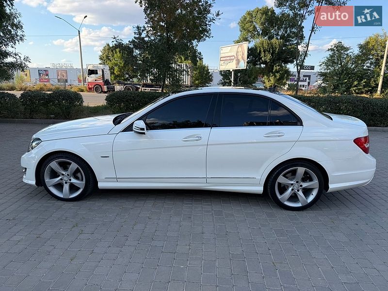 Mercedes-Benz-23