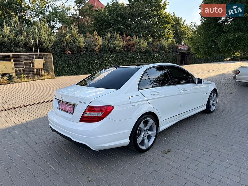 Mercedes-Benz-24