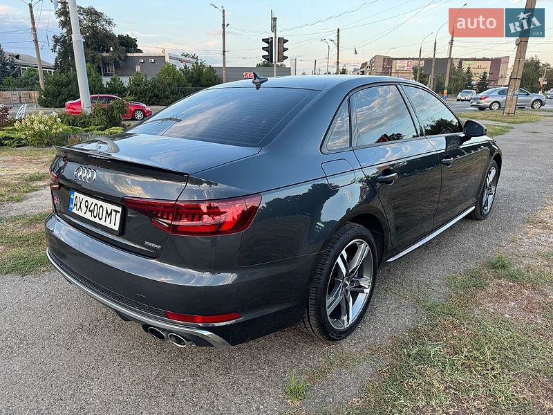 Audi-4