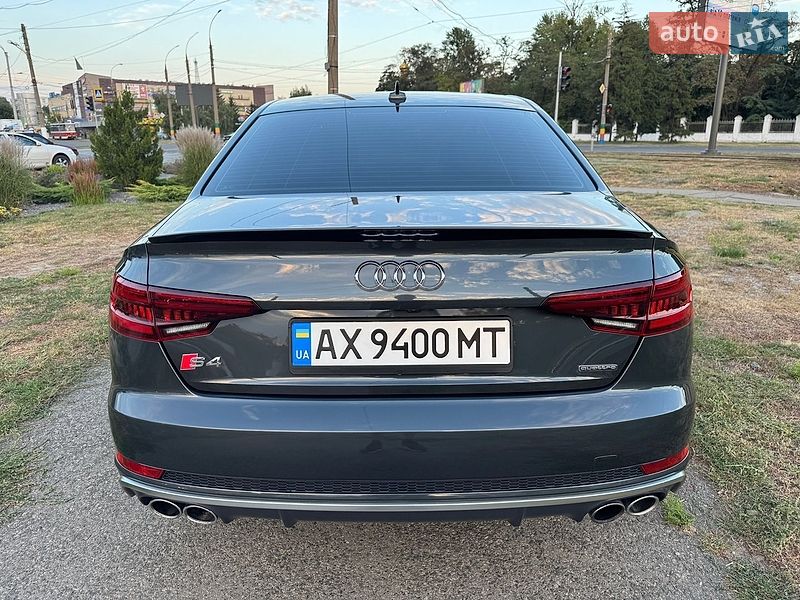 Audi-8