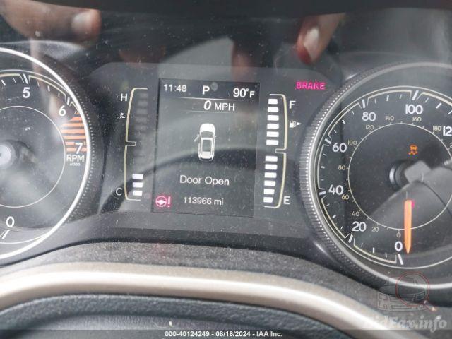 Jeep Cherokee 2018 VIN 1C4PJLCB1JD596272 фото оголошення 24 з 52