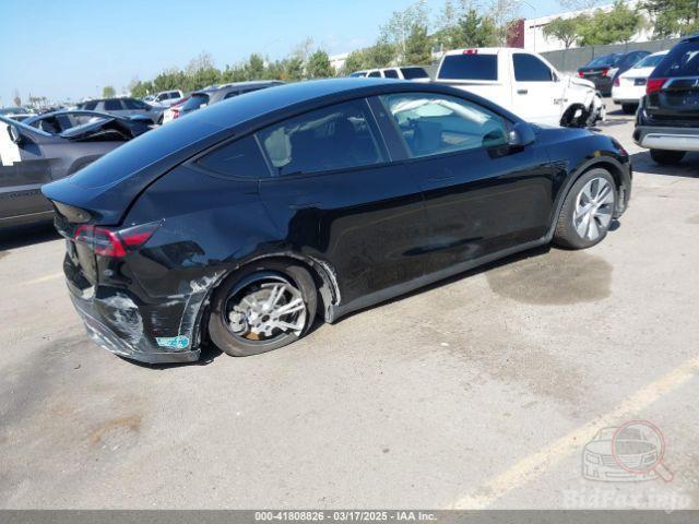 Tesla Model Y 2024 VIN 7SAYGDEE0RF078242 фото оголошення 31 з 49