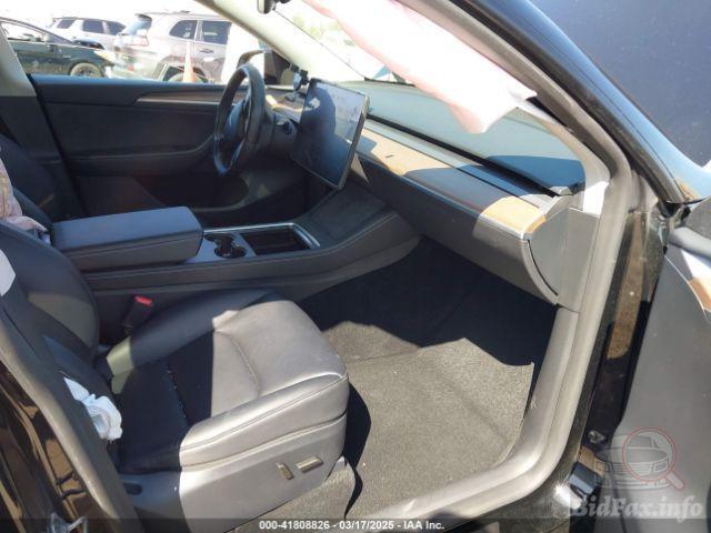 Tesla Model Y 2024 VIN 7SAYGDEE0RF078242 фото оголошення 30 з 49