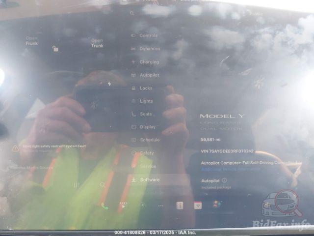 Tesla Model Y 2024 VIN 7SAYGDEE0RF078242 фото оголошення 28 з 49