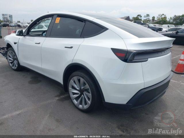 Tesla Model Y 2025 VIN 7SAYGDEE4TF358298 фото оголошення 18 з 33