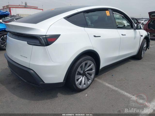 Tesla Model Y 2025 VIN 7SAYGDEE4TF358298 фото оголошення 17 з 33