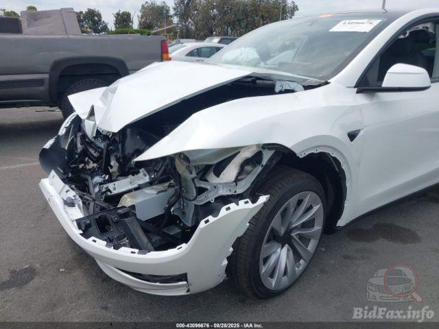 Tesla Model Y 2025 VIN 7SAYGDEE4TF358298 фото оголошення 15 з 33