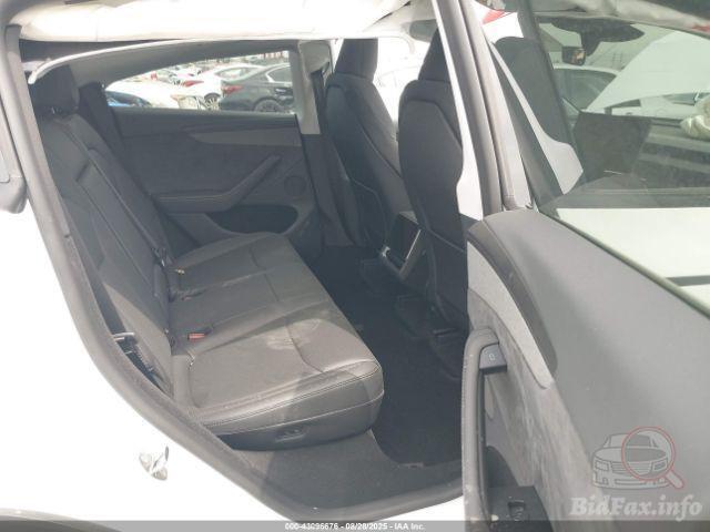 Tesla Model Y 2025 VIN 7SAYGDEE4TF358298 фото оголошення 13 з 33