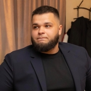 Про продавец Максим 