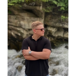 Про продавец Максим 