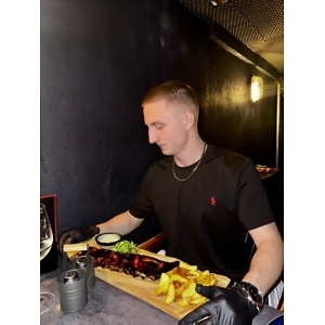 Про продавец Юра  Олександрович Кучерюк