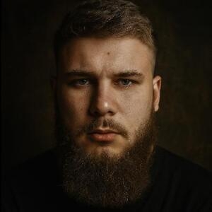 Про продавец Максим Євгенович Самолюк