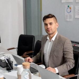 Про продавец Роман Степанович