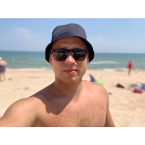 Про продавец Артем