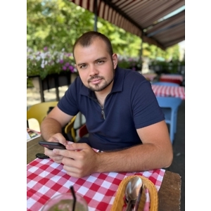 Про продавец Юрій