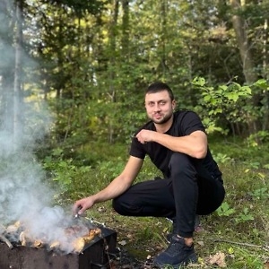 Про продавець Роман Ярославович Лесик