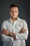 Продавец Александр Бабенко