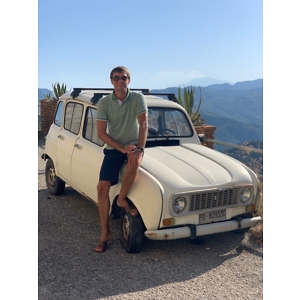 Про продавец Максим 