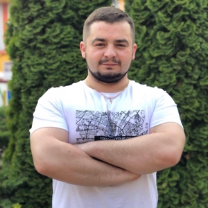 Про продавец Денис Стадник