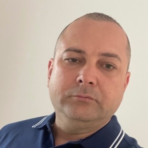 Про продавец Ігор Резович Кесарелі