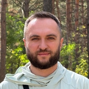 Про продавец Дмитро Ревуцький