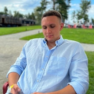 Про продавец Максим Сотников 