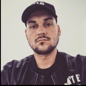 Про продавец Ігор Кміть