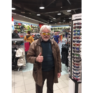 Про продавець Міша 