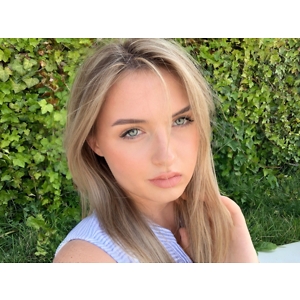 Про продавец Юлія Володимирівна Заворотна