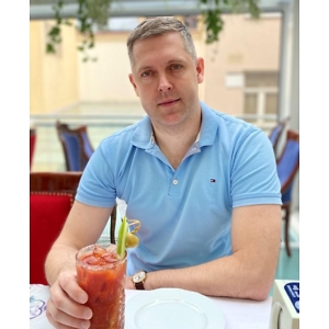 Про продавец Назар Добош