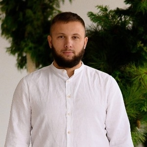 Про продавец Назар  Миколайович Демчук