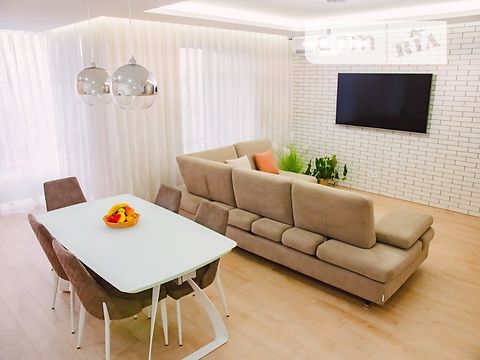 Продается 4-комнатная квартира 115 кв. м в Днепре, бул. Славы