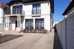 Продается дом на 2 этажа 246 кв. м с камином