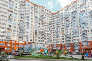 Продається 2-кімнатна квартира 82 кв. м у Одесі, Радужний масив