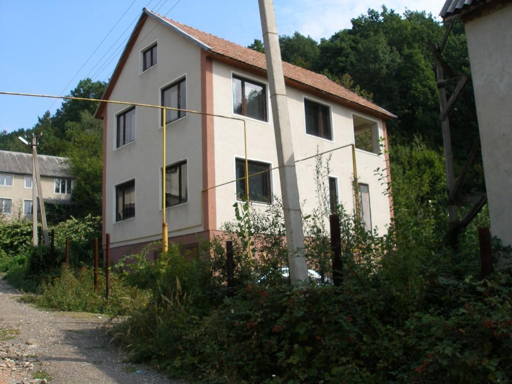 Продается дом на 2 этажа 164 кв. м с камином, цена: 69900 €