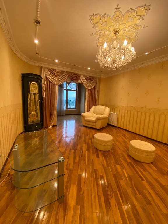 Продается 3-комнатная квартира 126 кв. м в Одессе, ул. Тенистая, 15