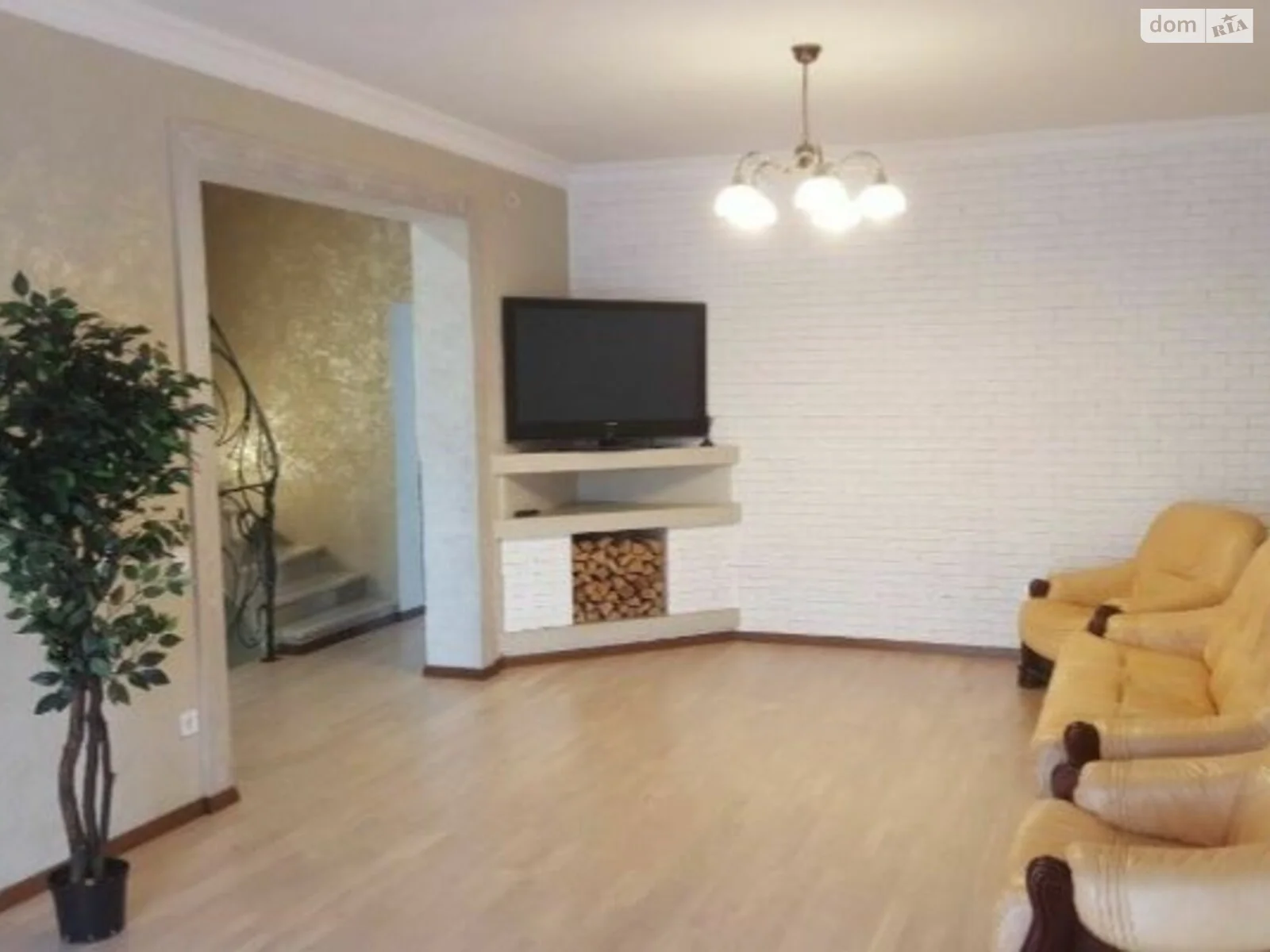 Сдается в аренду дом на 3 этажа 220 кв. м с гаражом, цена: 1300 $