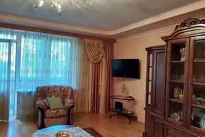 Продается 3-комнатная квартира 97.7 кв. м в Ивано-Франковске, Независимости (Горького) улица