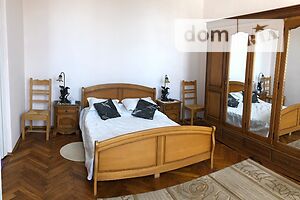 Продается 4-комнатная квартира 99.3 кв. м в Черновцах, цена: 87000 $
