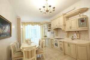 Продается 2-комнатная квартира 107 кв. м в Одессе, ул. Гагаринское плато