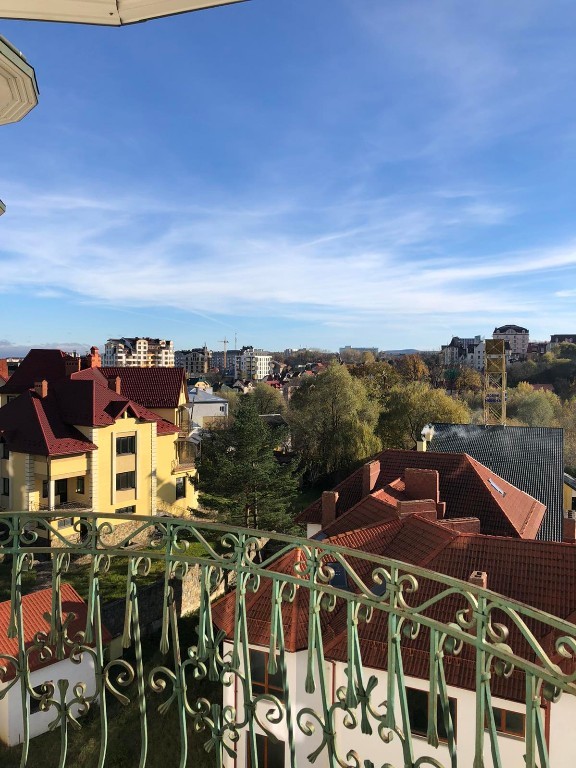 Продается 5-комнатная квартира 253 кв. м в Трускавце, цена: 165000 $ - фото 1